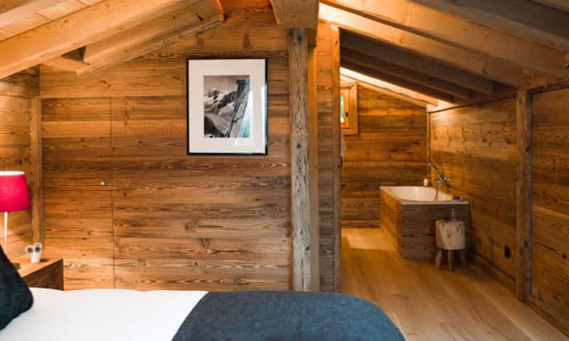 ski-chalet-bedroom