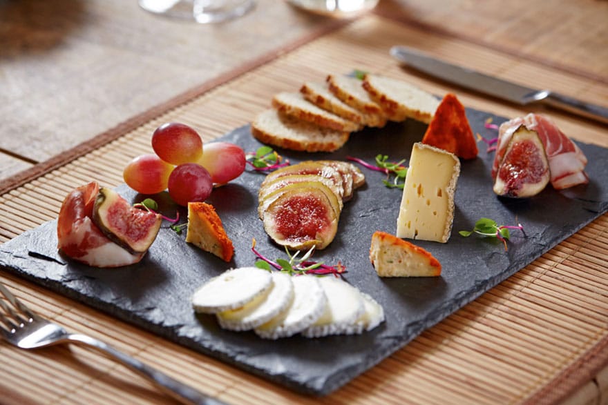 image of a typical cheese board course