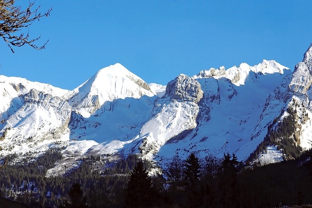 image of a mountain range