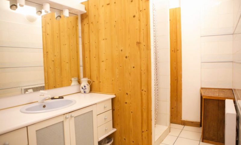 Bathroom - upstairs (1)