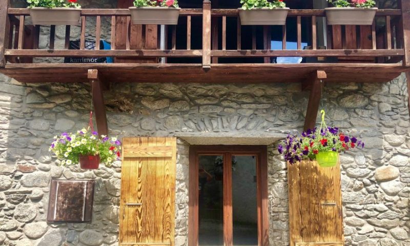 Front chalet (2)